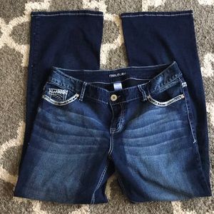 Maurices Jeans - 11/12 short jeans EUC Maurices Jeans - 11/12 short jeans EUC